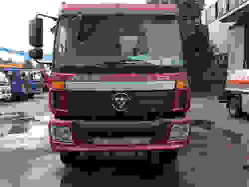  福田欧曼小三轴运油车