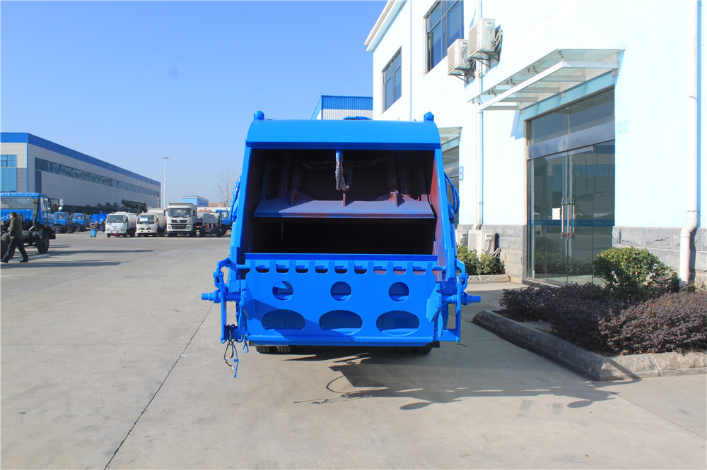  东风锐玲压缩式垃圾车