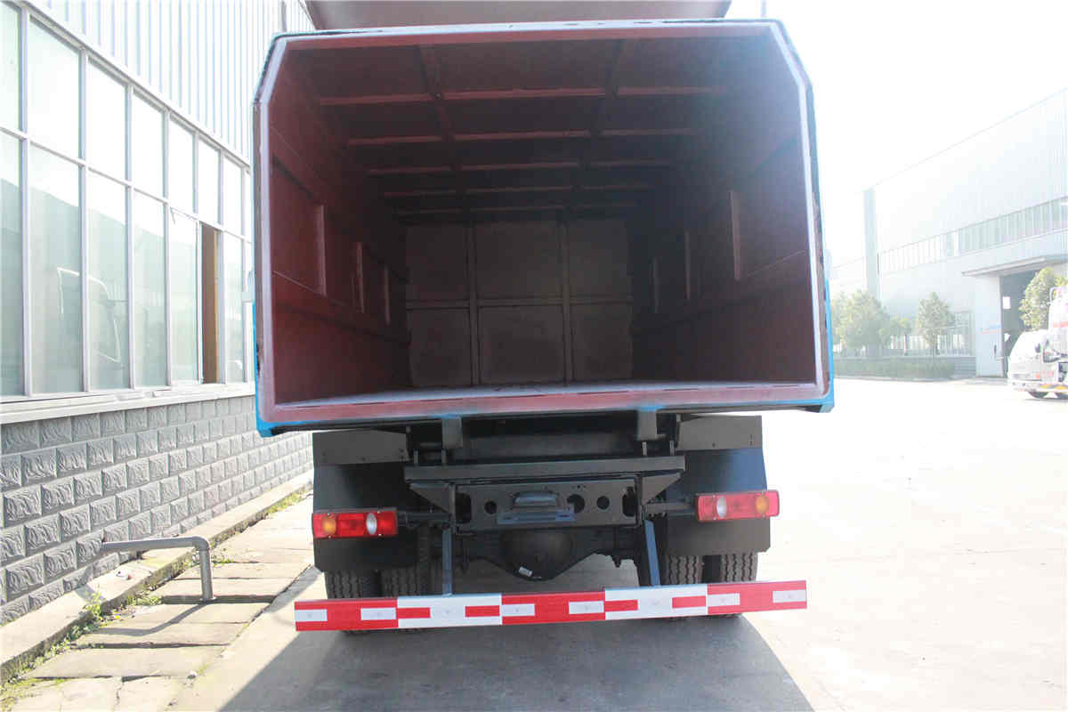  东风天锦压缩式对接垃圾车