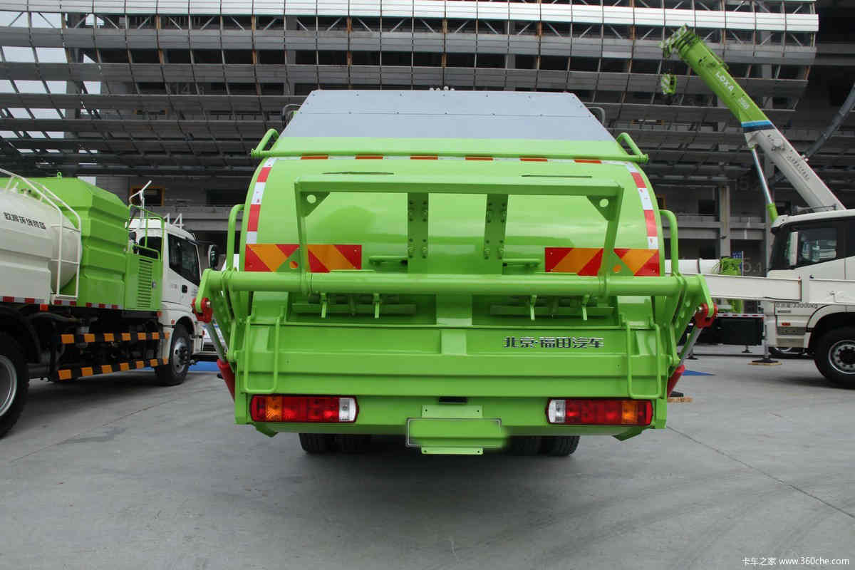  福田欧曼压缩式垃圾车