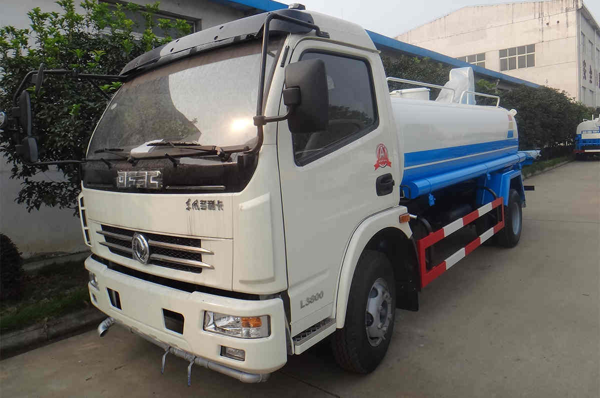  东风多利卡洒水车