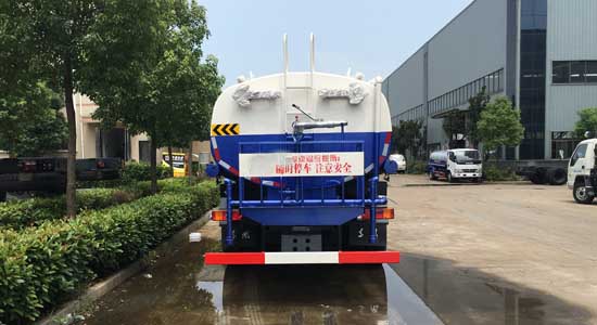  东风新款驾驶室后八轮洒水车