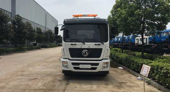  东风新款驾驶室后八轮洒水车