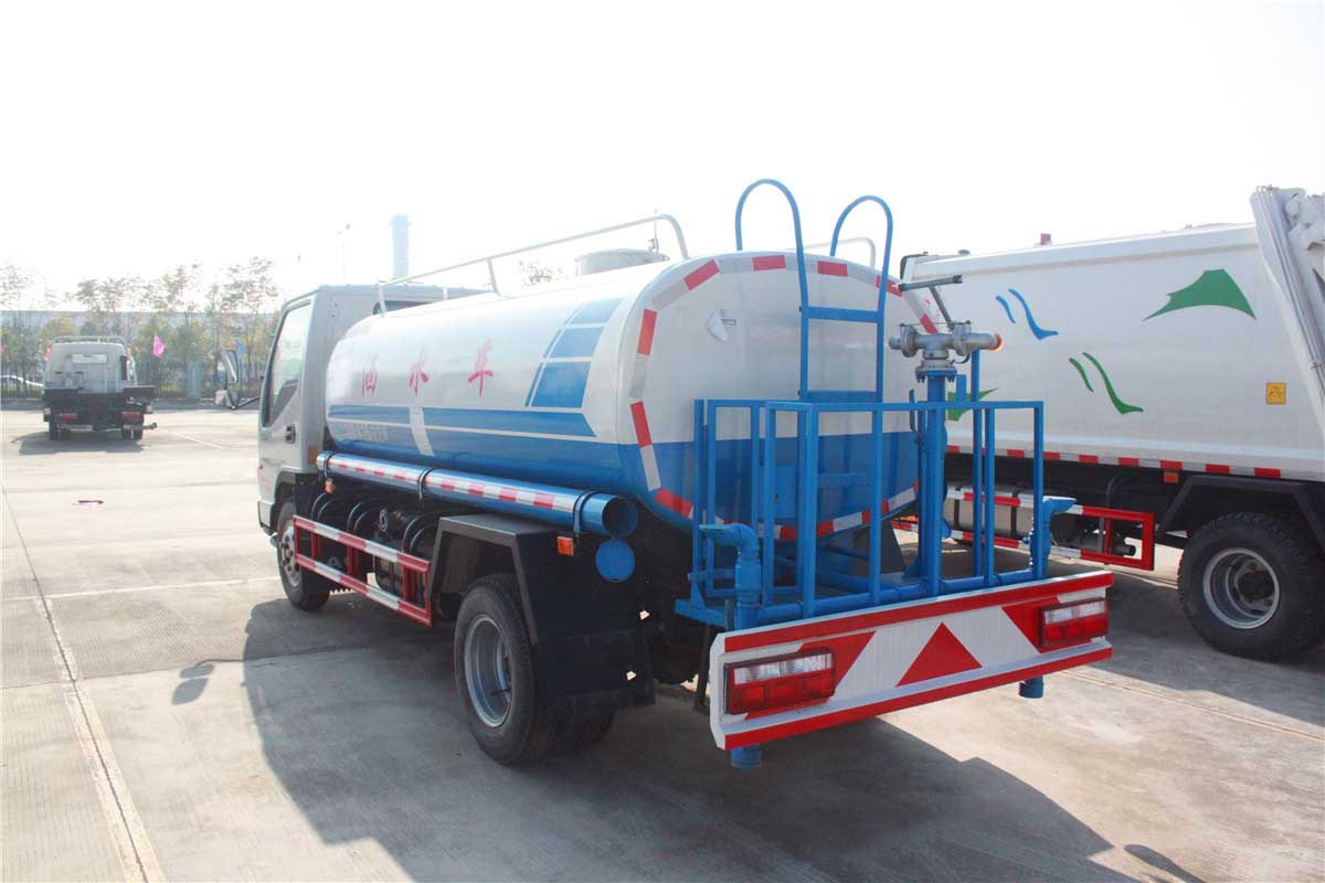 江淮洒水车