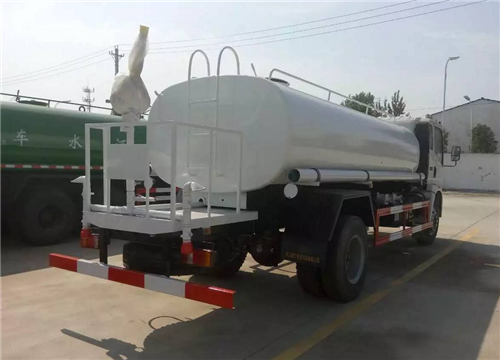  重汽豪曼轻卡洒水车