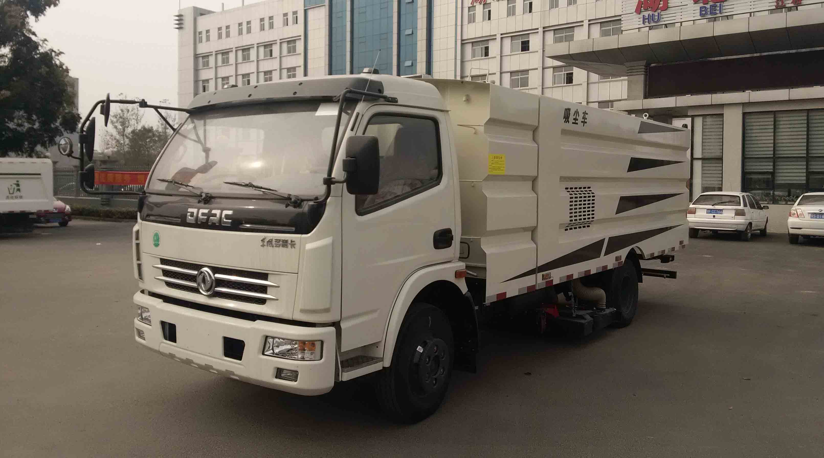  东风多利卡吸尘车