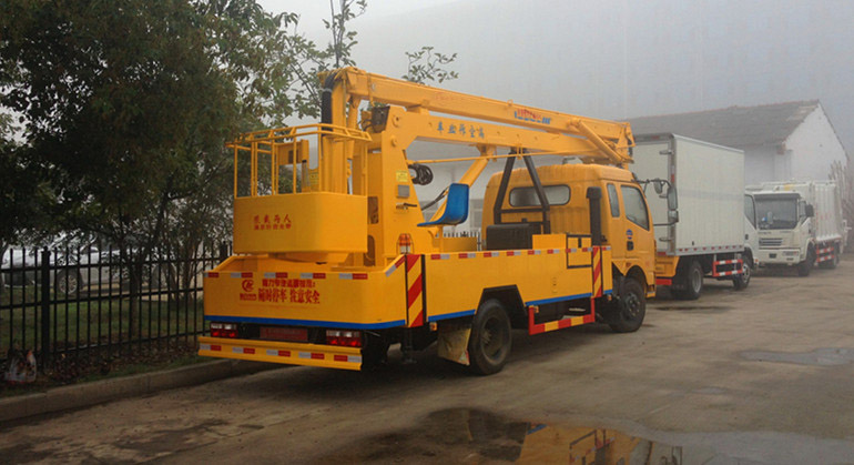  东风多利卡高空作业车