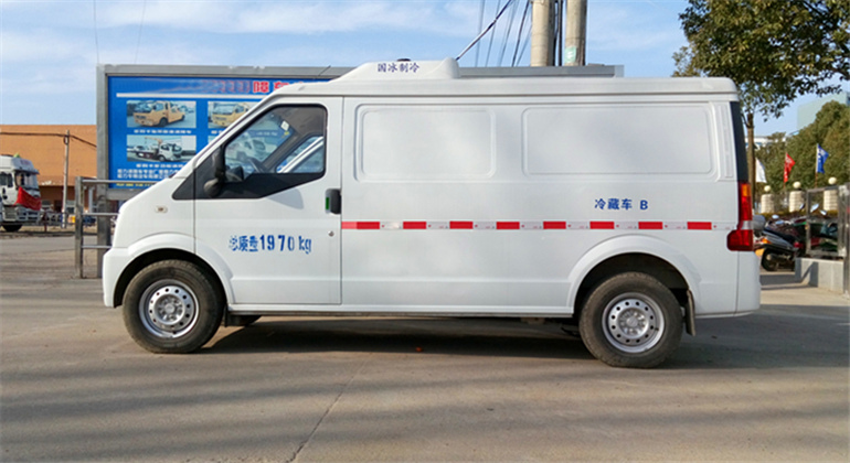  东风小康面包冷藏车