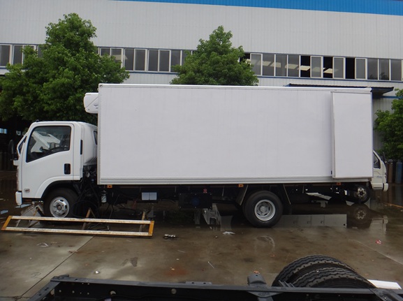  五十铃700P冷藏车