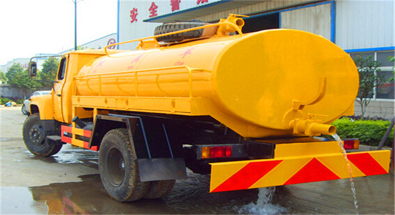  东风尖头6方吸粪车