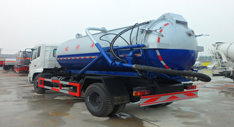  东风天锦吸污车