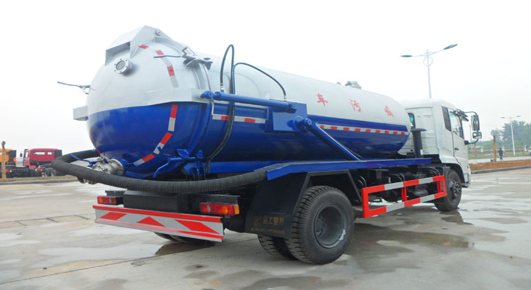  东风天锦吸污车