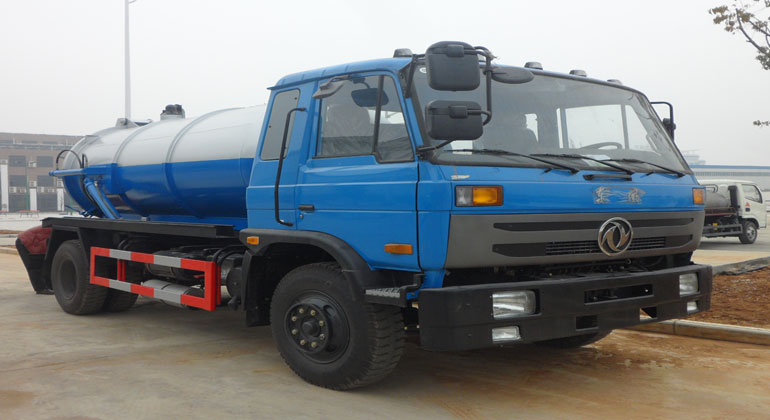  东风145吸污车