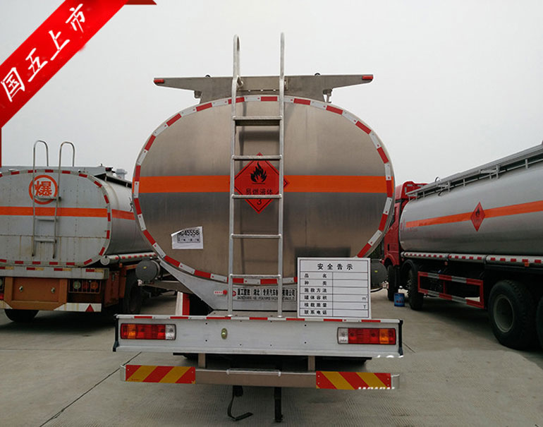 解放前四后八运油车