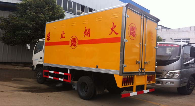  东风轻卡爆破器材运输车