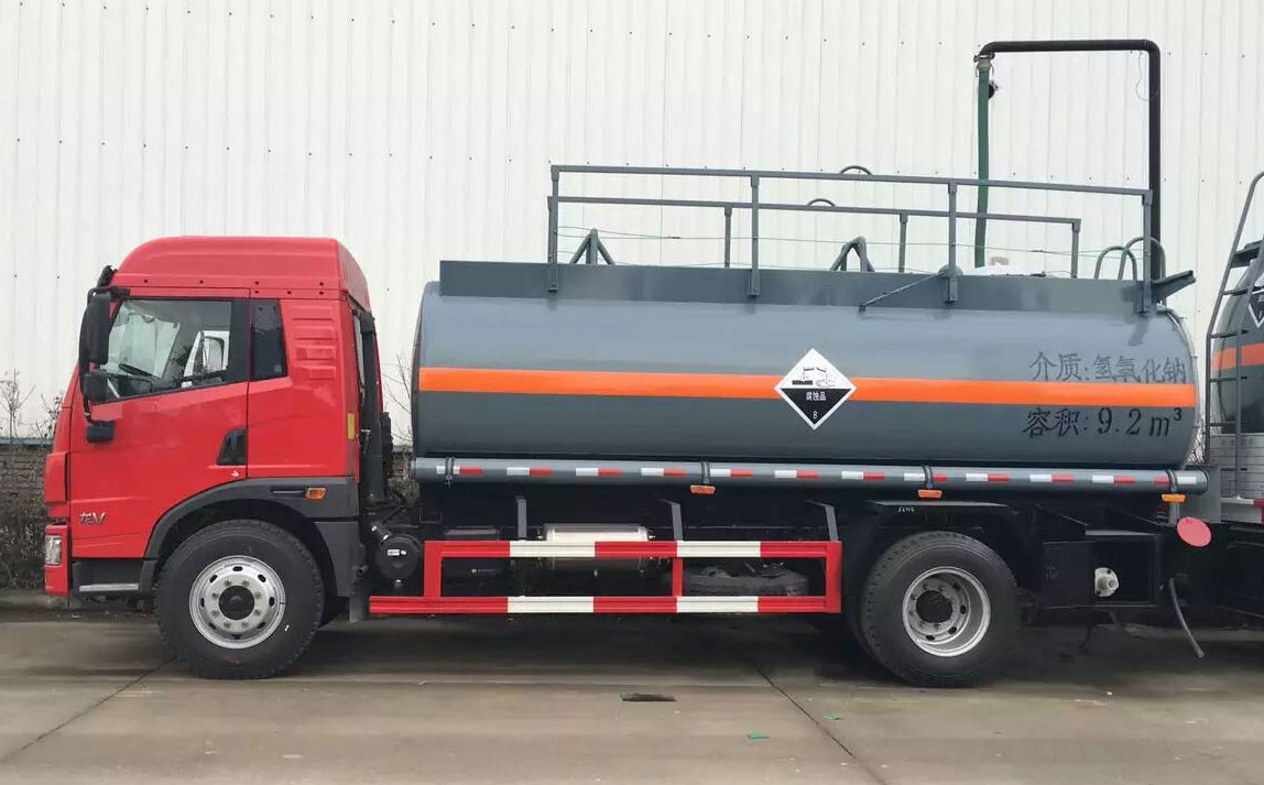  解放龙V腐蚀性物品罐式运输车