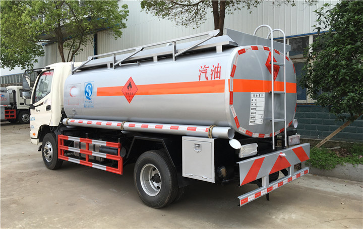  福田欧马可加油车
