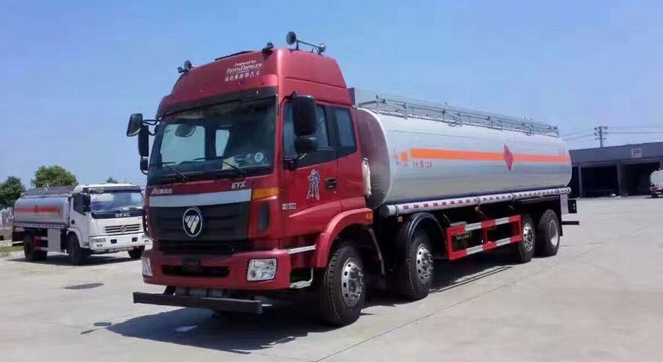  欧曼前四后六铝合金运油车