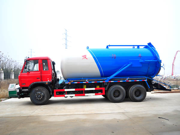 东风后八轮吸污车