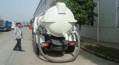  福田欧马可吸污车
