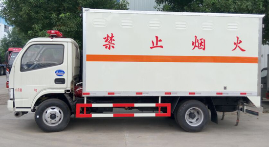  东风轻型气瓶厢式运输车