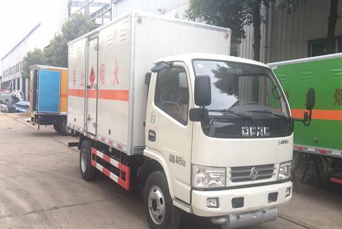  东风轻型气瓶厢式运输车