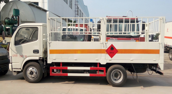  东风小多利卡栏板气瓶运输车