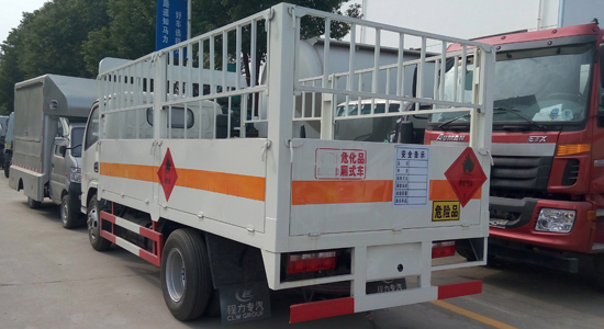  东风小多利卡栏板气瓶运输车