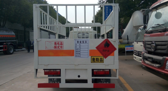  东风小多利卡栏板气瓶运输车