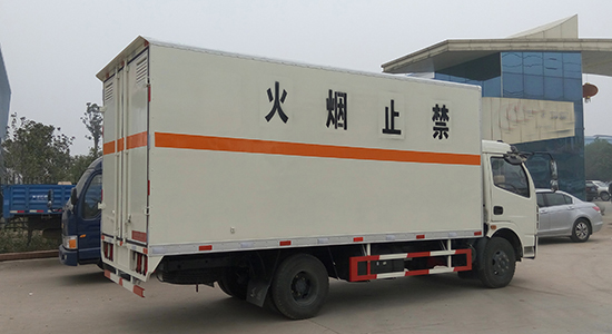  东风多利卡气体厢式运输车