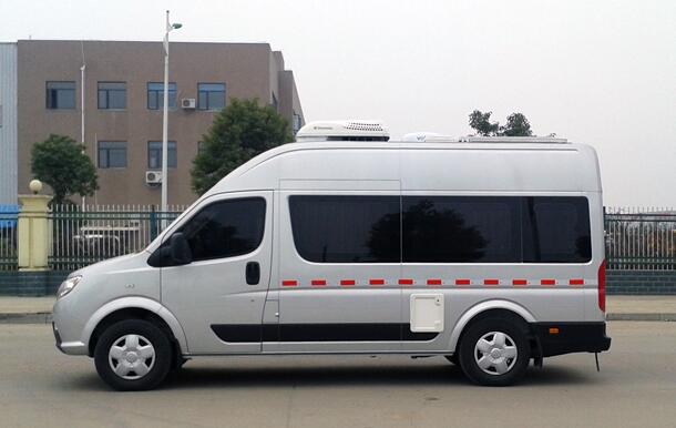 东风御风旅居车