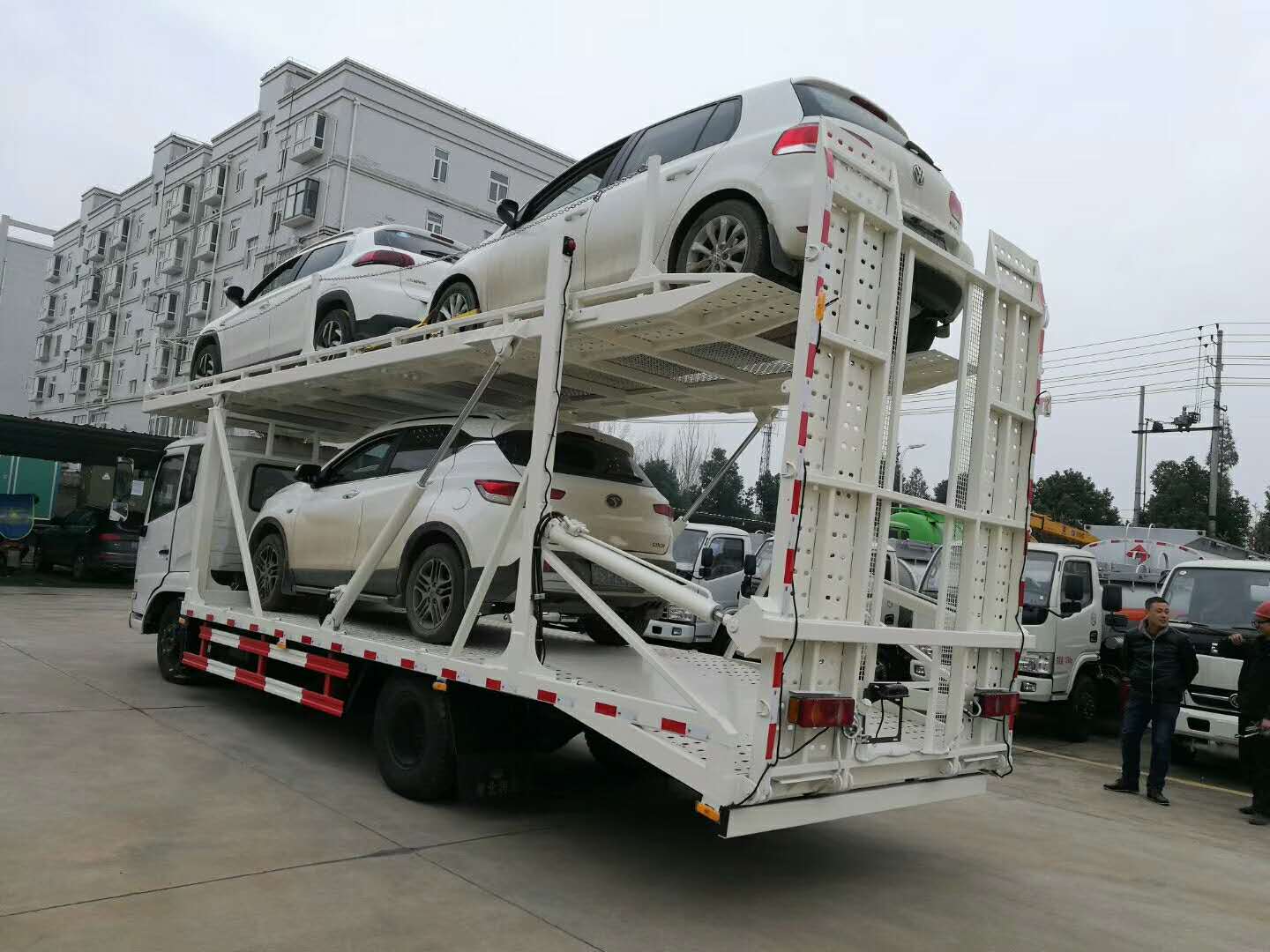 东风天锦一拖三（四）车辆运输车