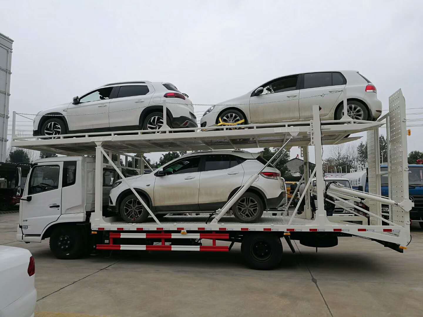  东风天锦一拖三（四）车辆运输车