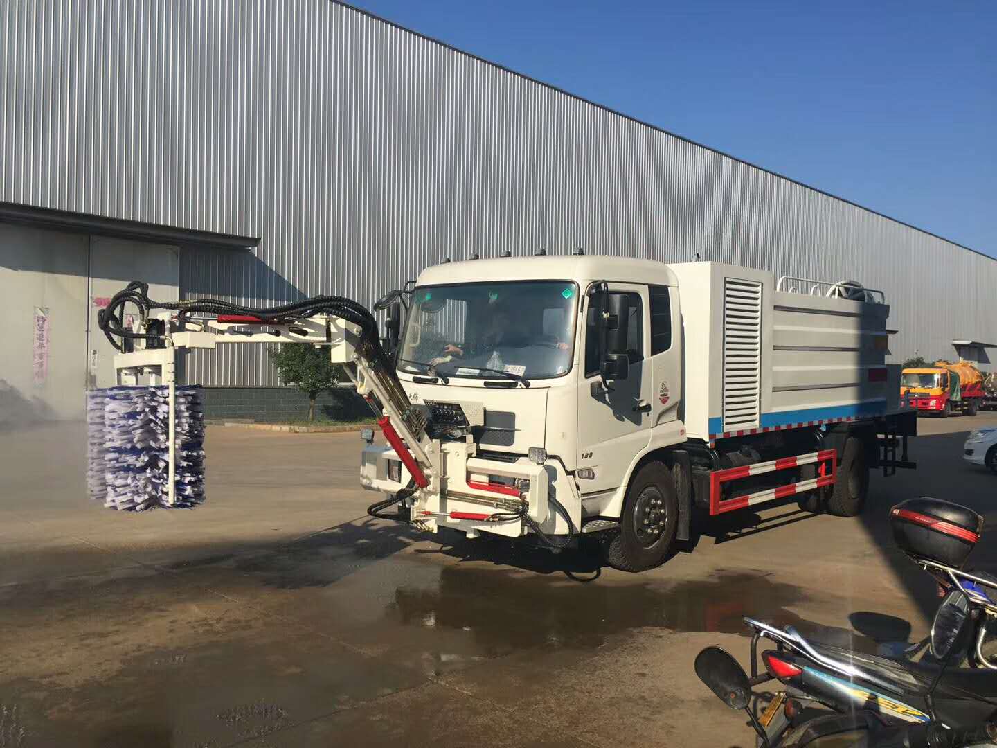 东风天锦高速护栏清洗车（免征）