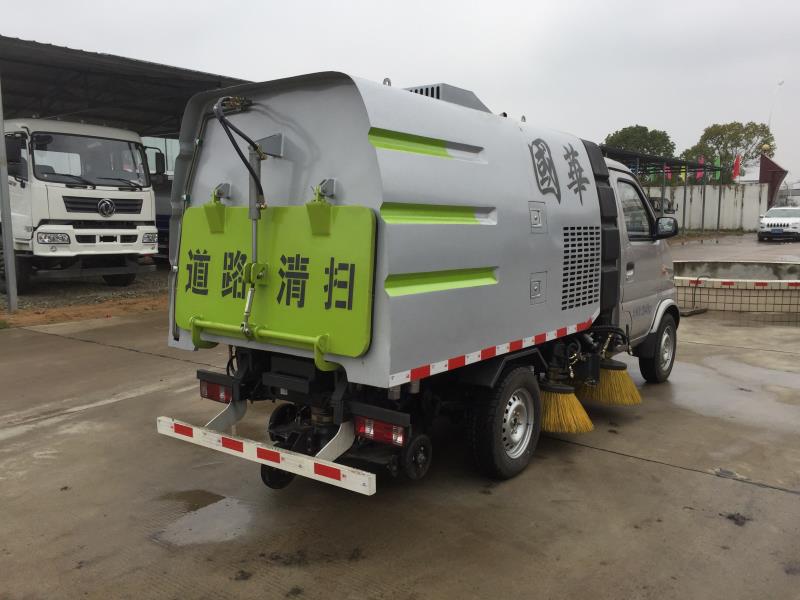 长安小扫路车（0.5方水2方垃圾）