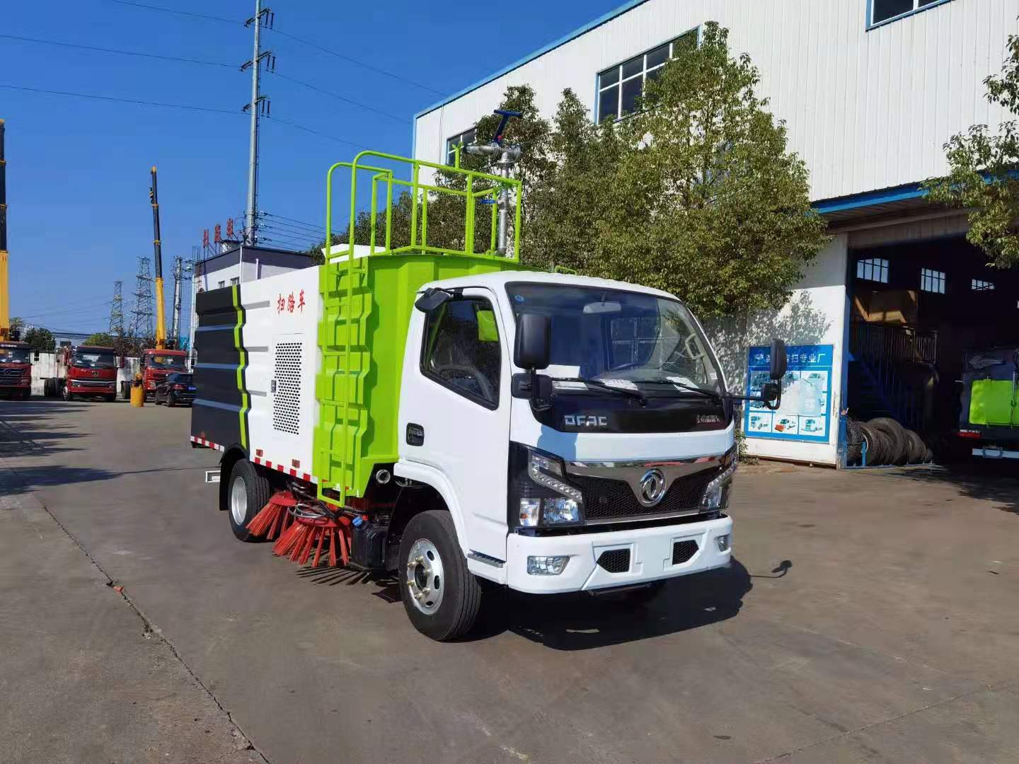 小多利卡扫路车（水1.5垃圾4）