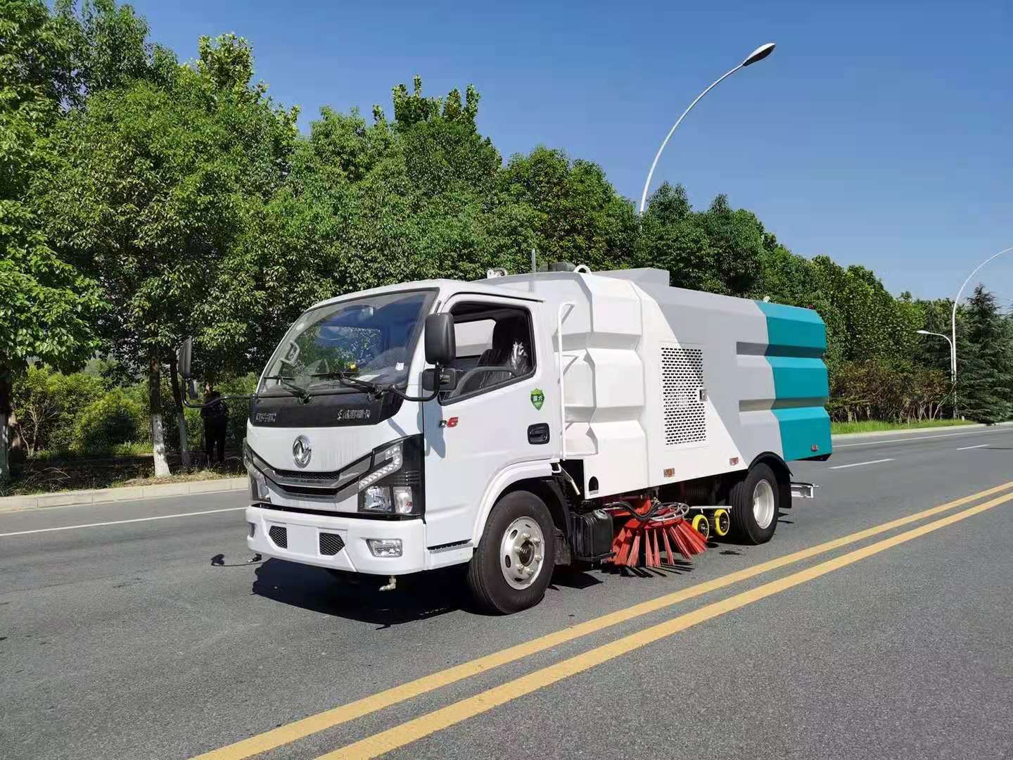  小多利卡洗扫车（水3垃圾2.5方）