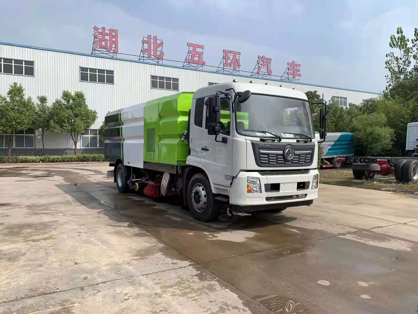 东风天锦洗扫车（水9方垃圾7方）