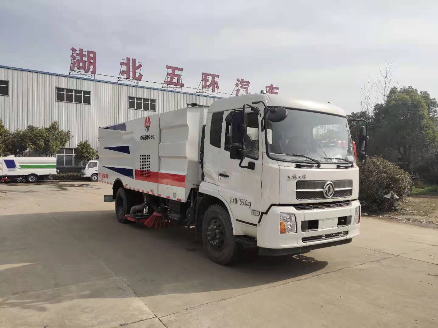东风天锦吸尘车（2方水8垃圾）