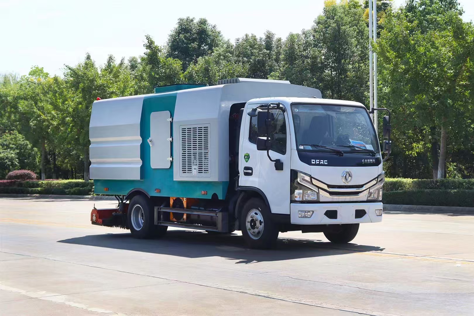 东风多利卡5方后置吸尘车