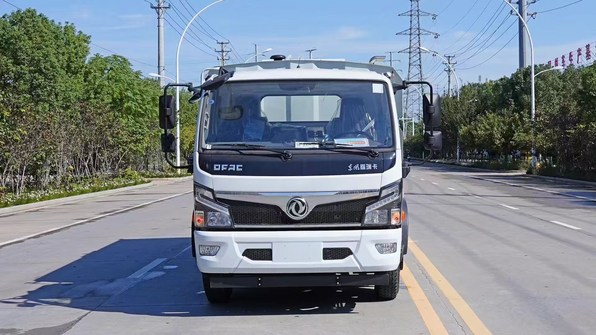  东风大多利卡后置吸尘车