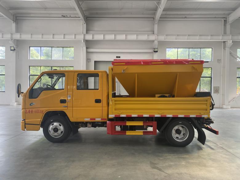  江铃双排除雪车